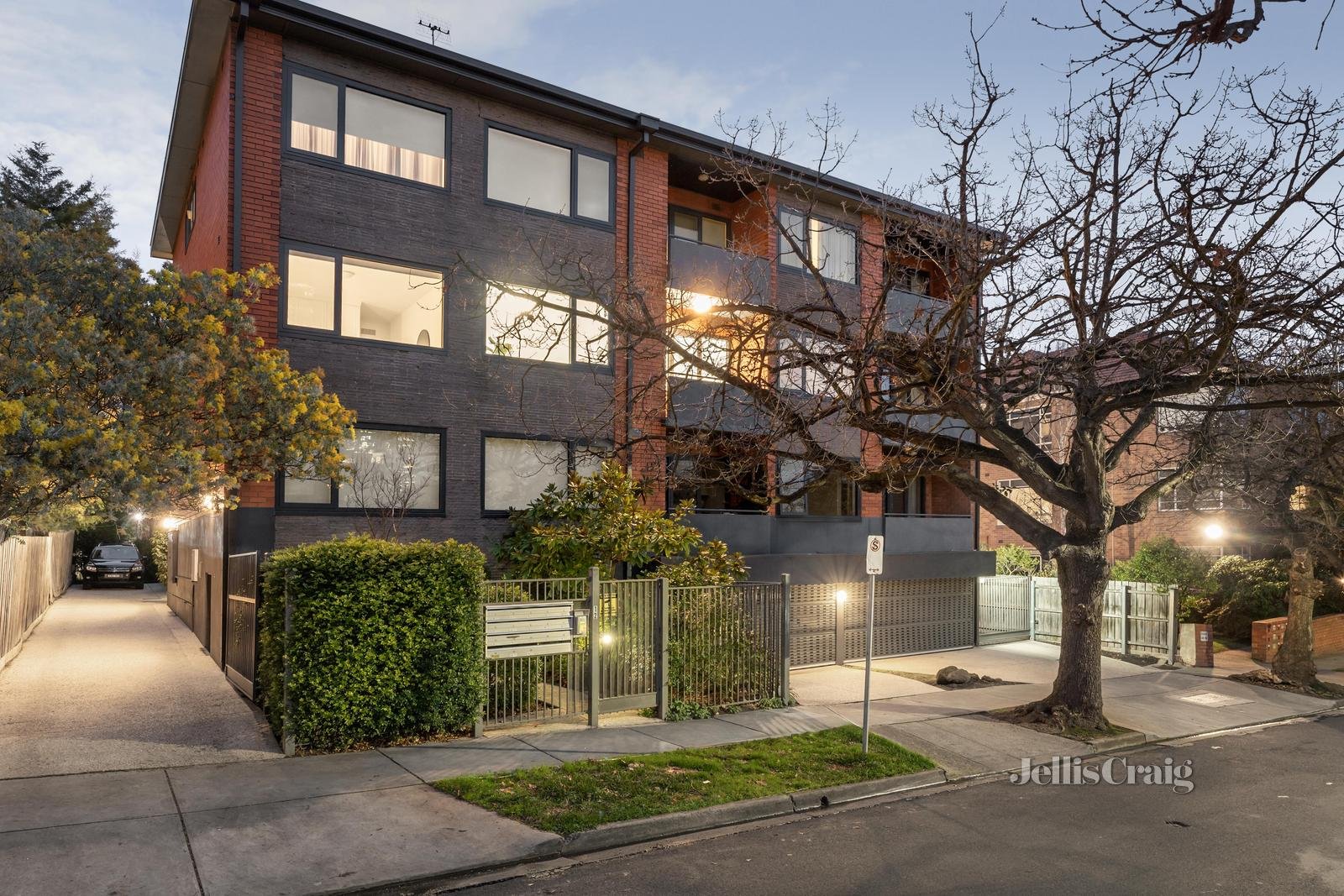 5/12 Kensington Road, South Yarra image 1