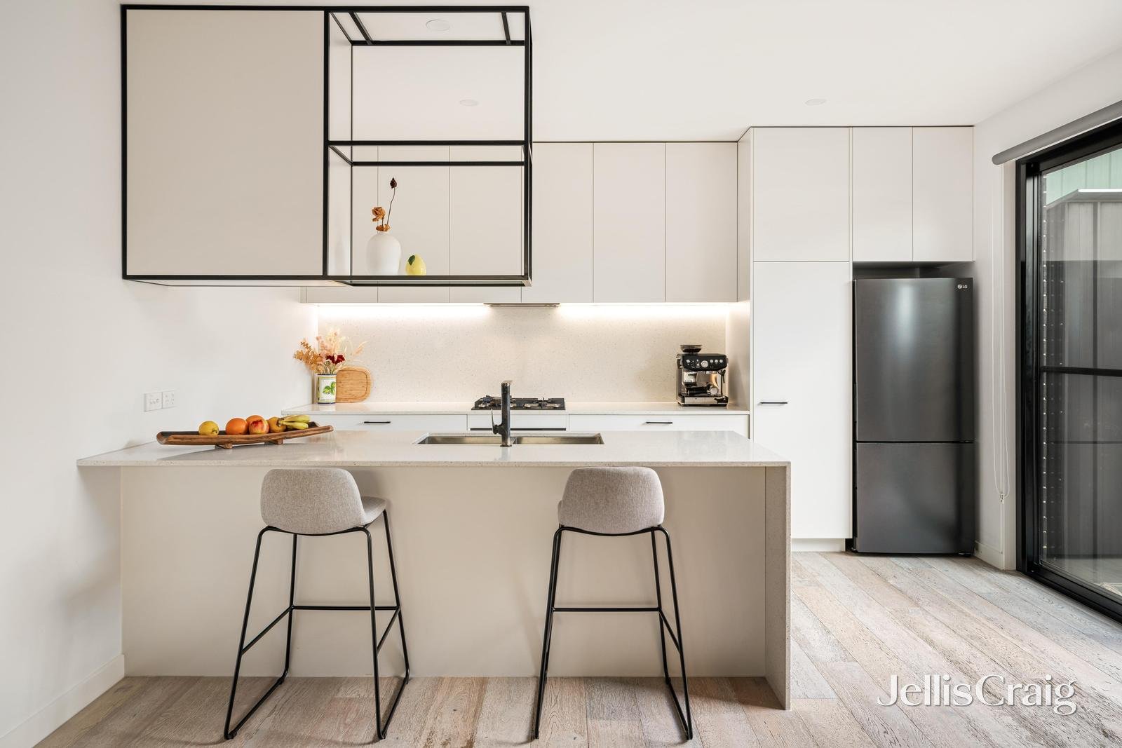 5/12 Phillip Street, Mentone image 5