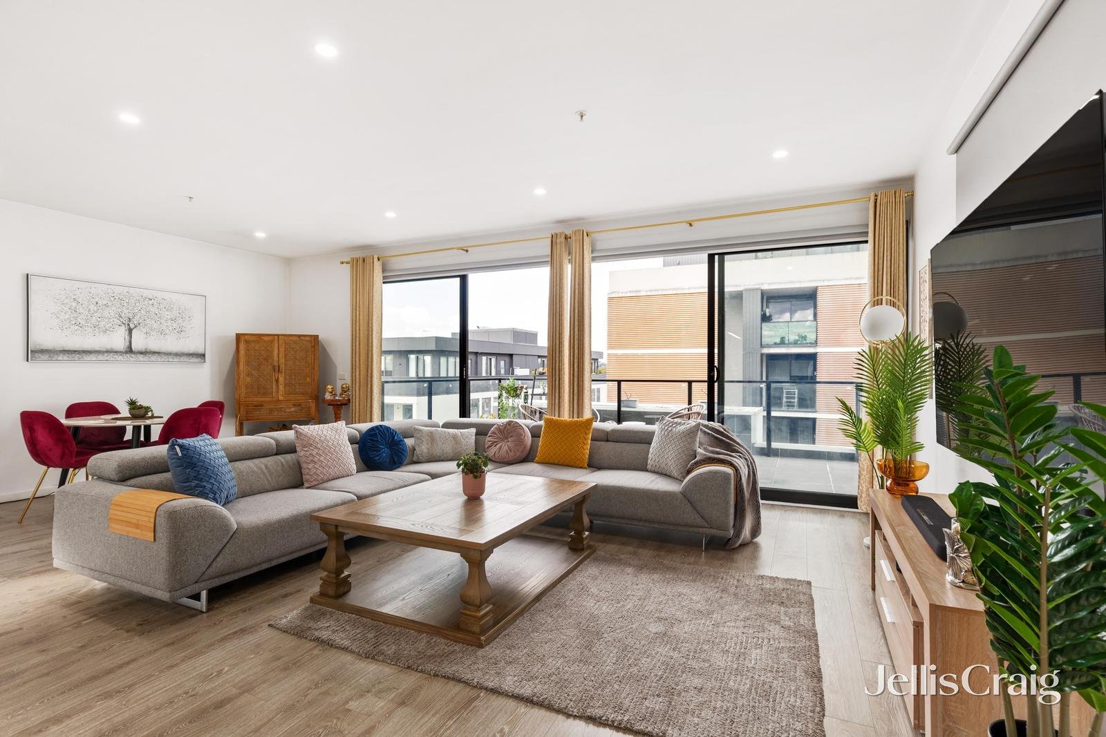 5/12 Red Hill Terrace, Doncaster East image 2