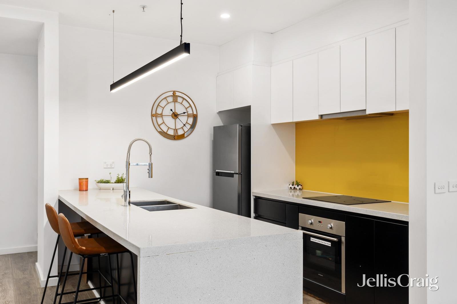 5/12 Red Hill Terrace, Doncaster East image 3