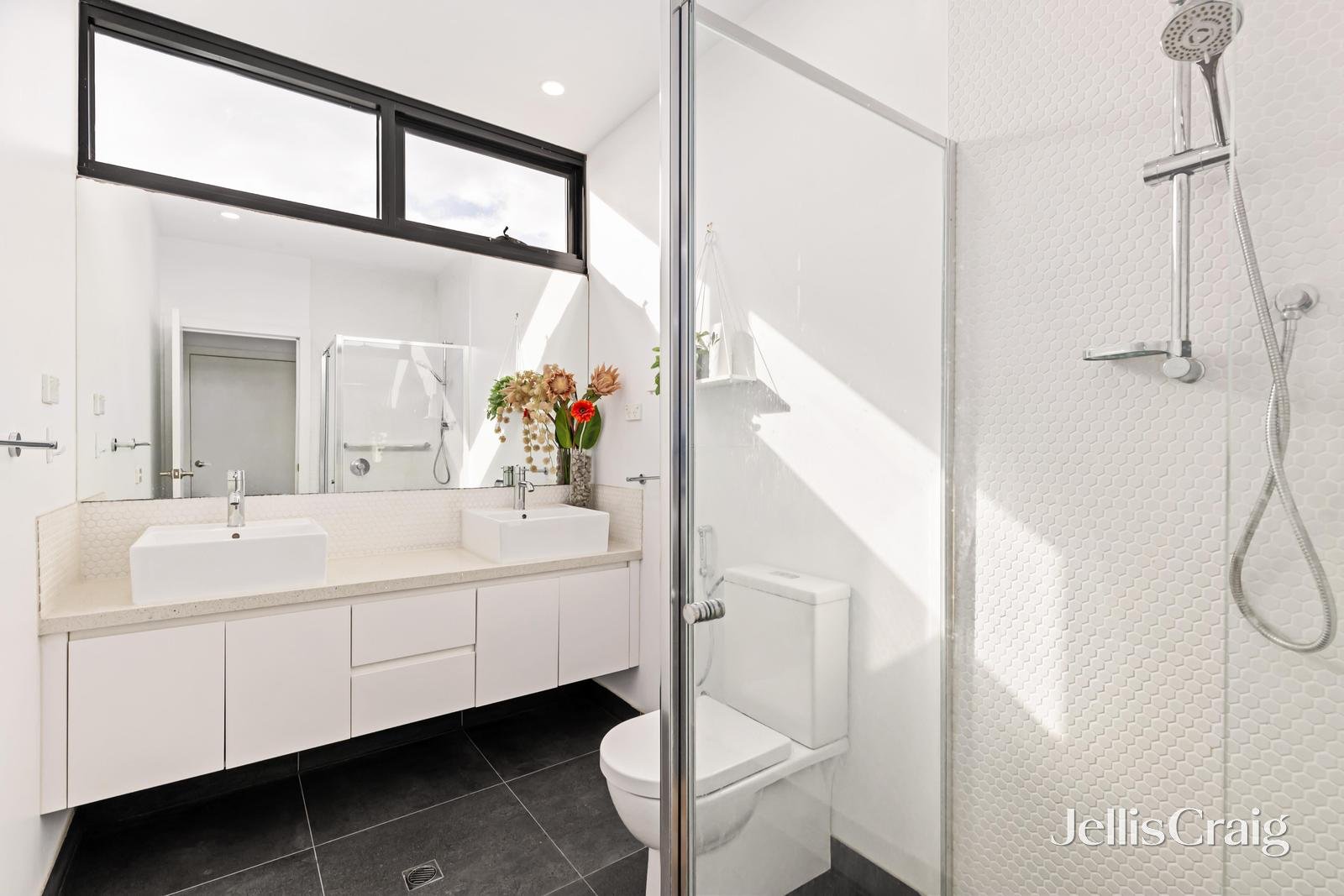 5/12 Red Hill Terrace, Doncaster East image 5