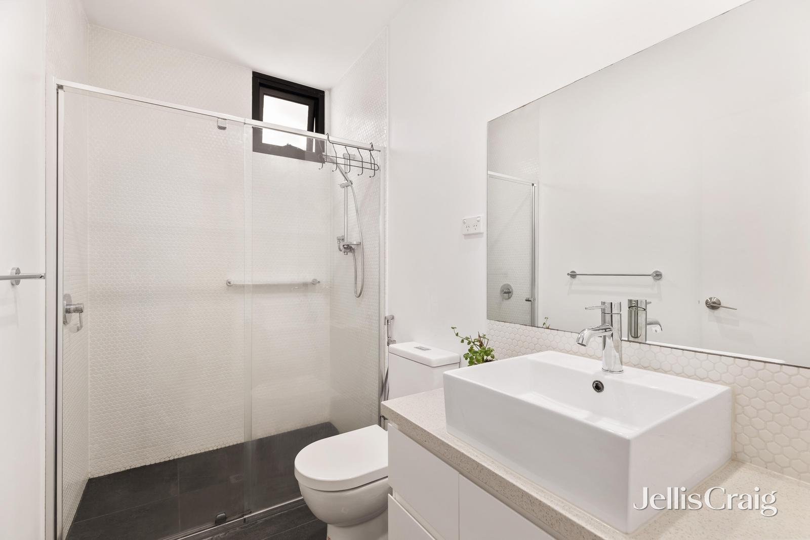 5/12 Red Hill Terrace, Doncaster East image 7