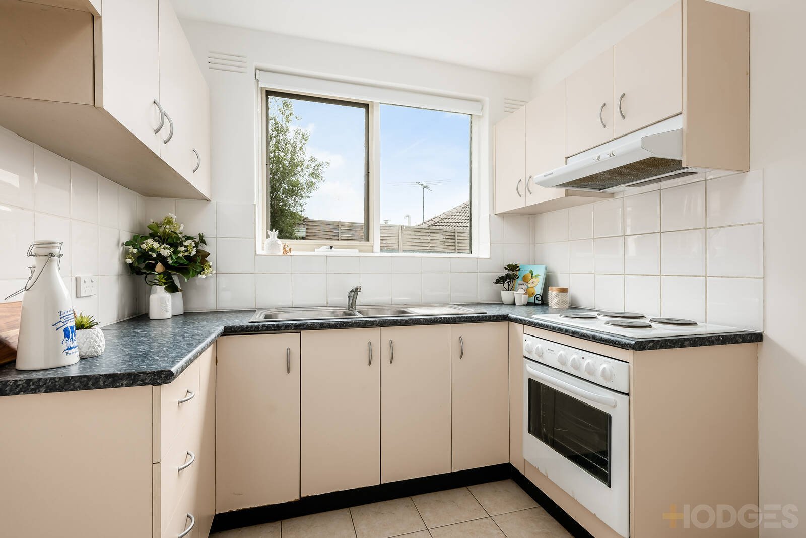 5 / 12 Warrigal Road Parkdale