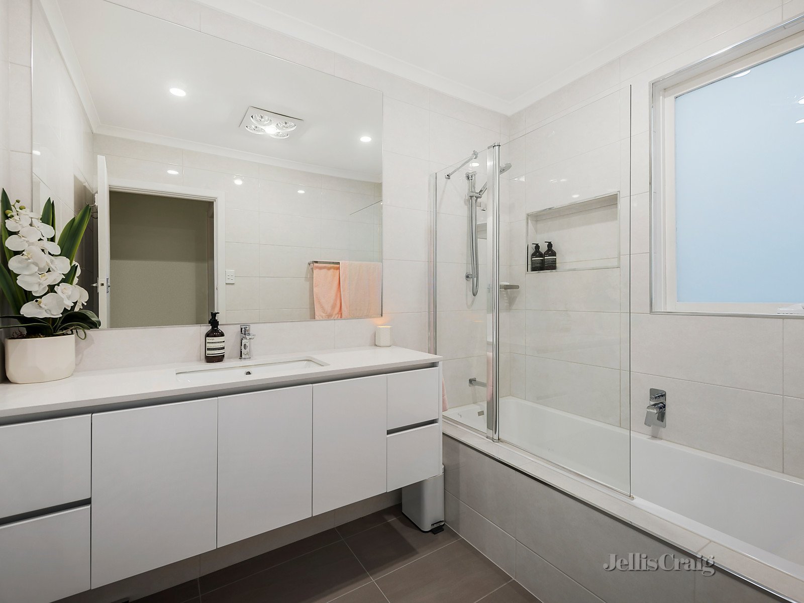 5/12 Wattle Valley Road, Canterbury image 5