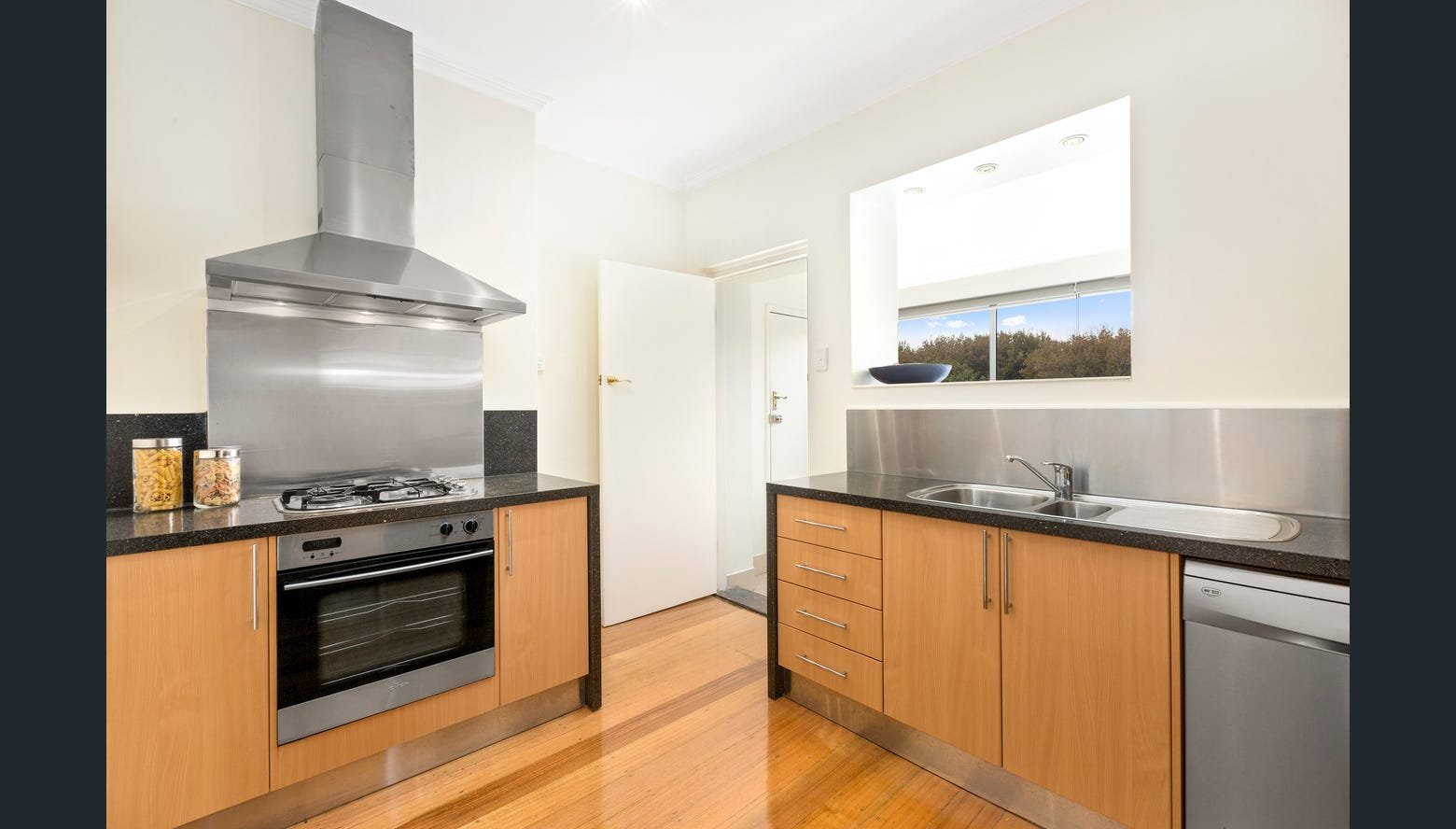Property Gallery Thumbnail 3