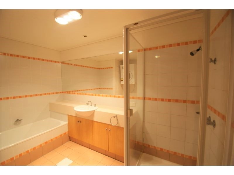 513 / 23 Queens Road MELBOURNE