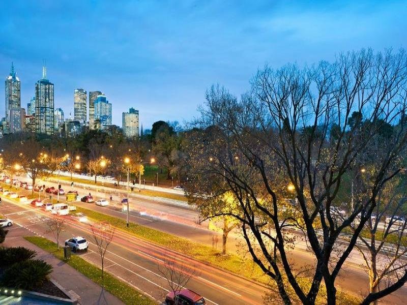 513/250 St Kilda Road, Melbourne image 2