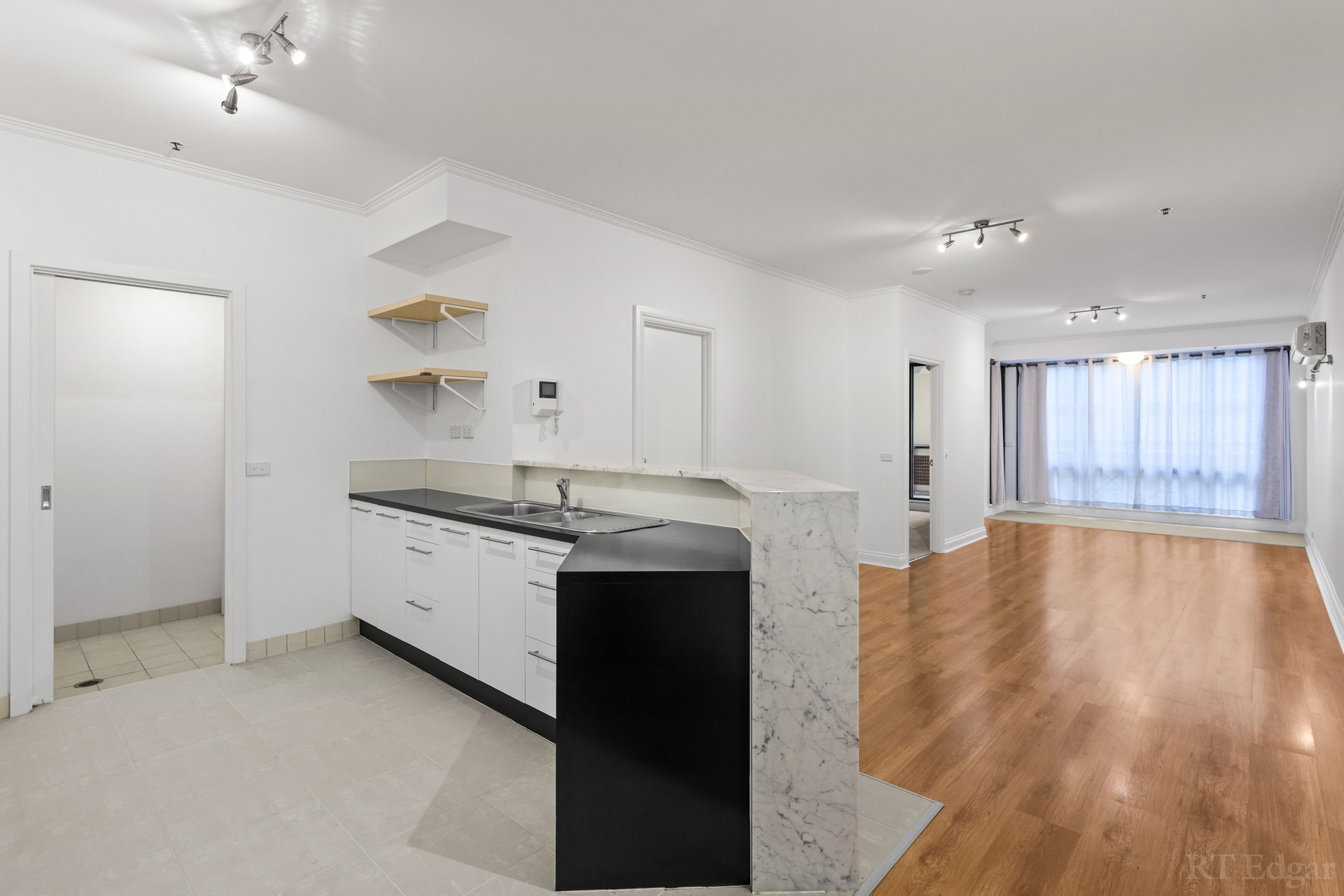 Property Gallery Thumbnail 8