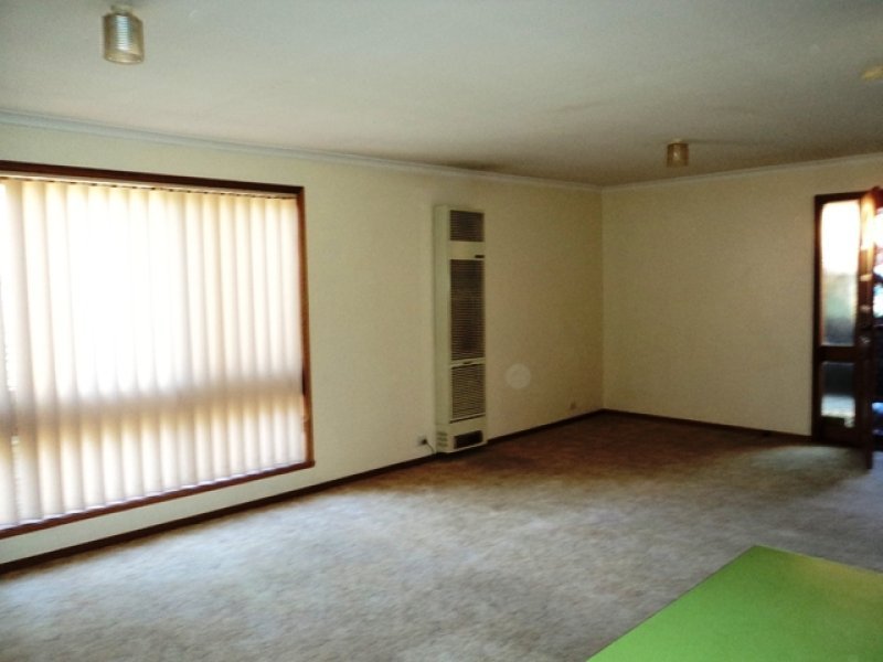 5/14 Brunel Close, Lara image 2