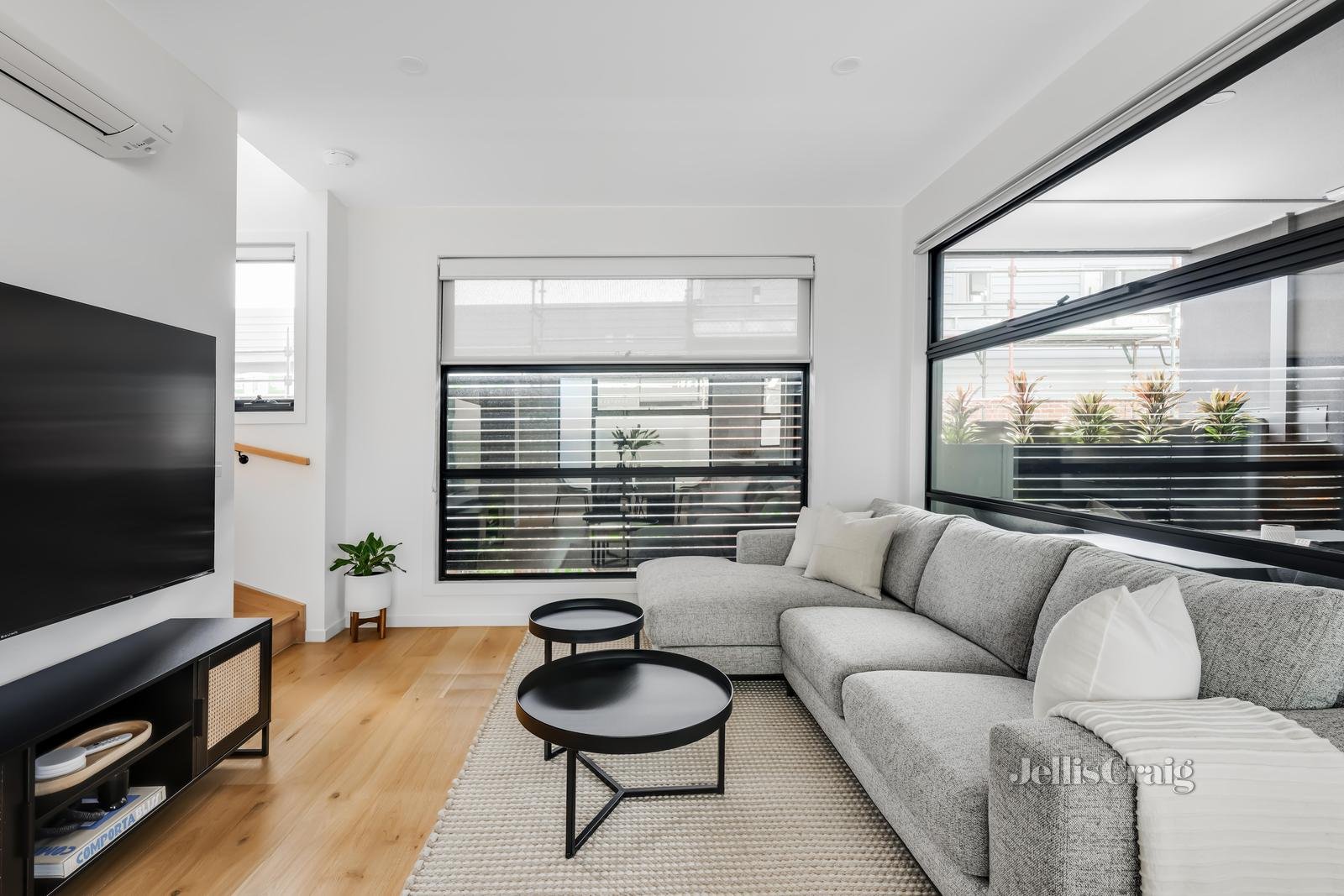 5/14 Irvine Crescent, Brunswick West image 3