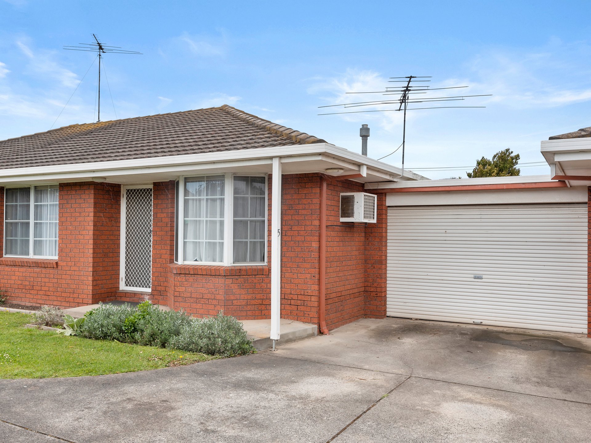 5/147 Roslyn Road, Belmont image 1