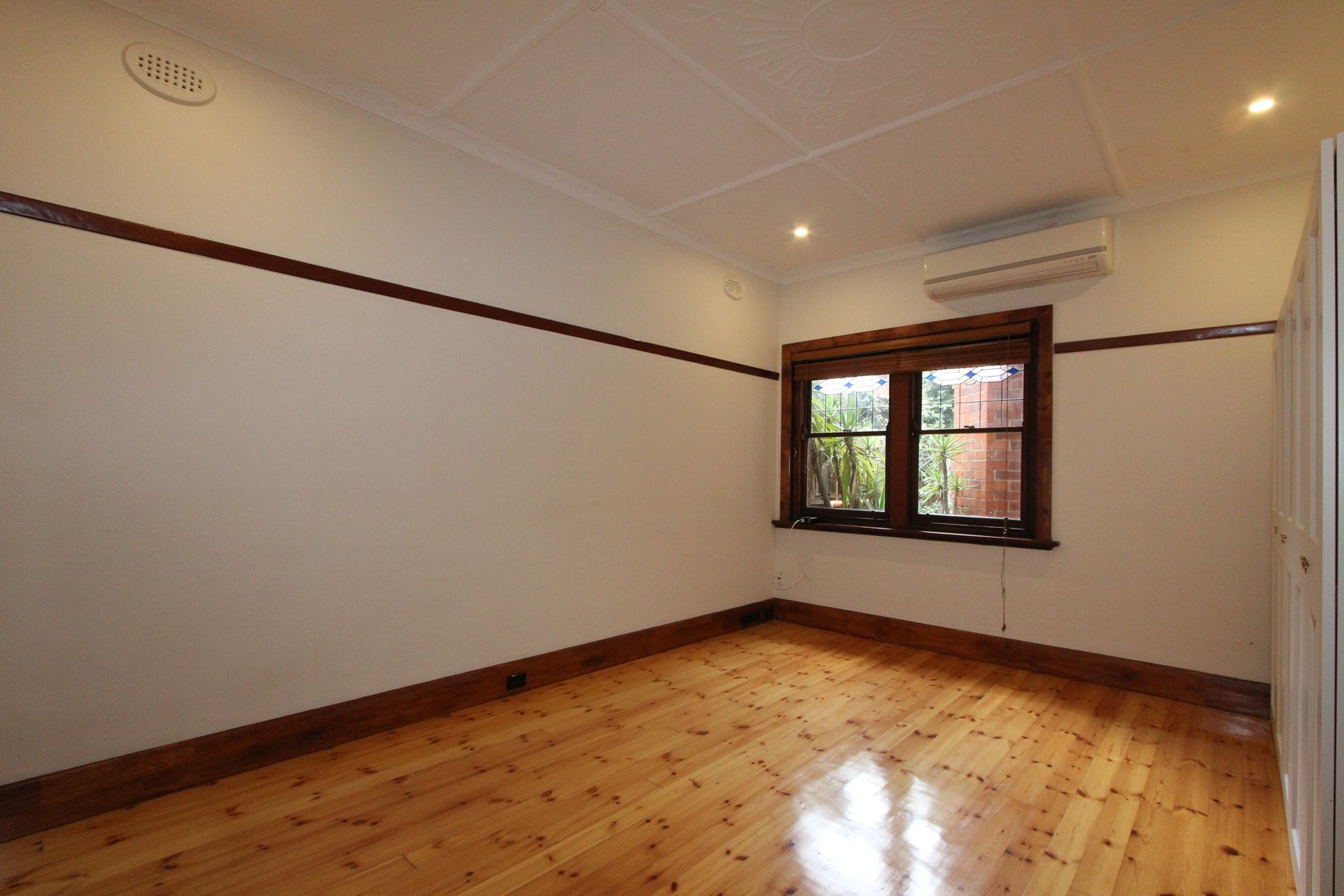 Property Gallery Thumbnail 6