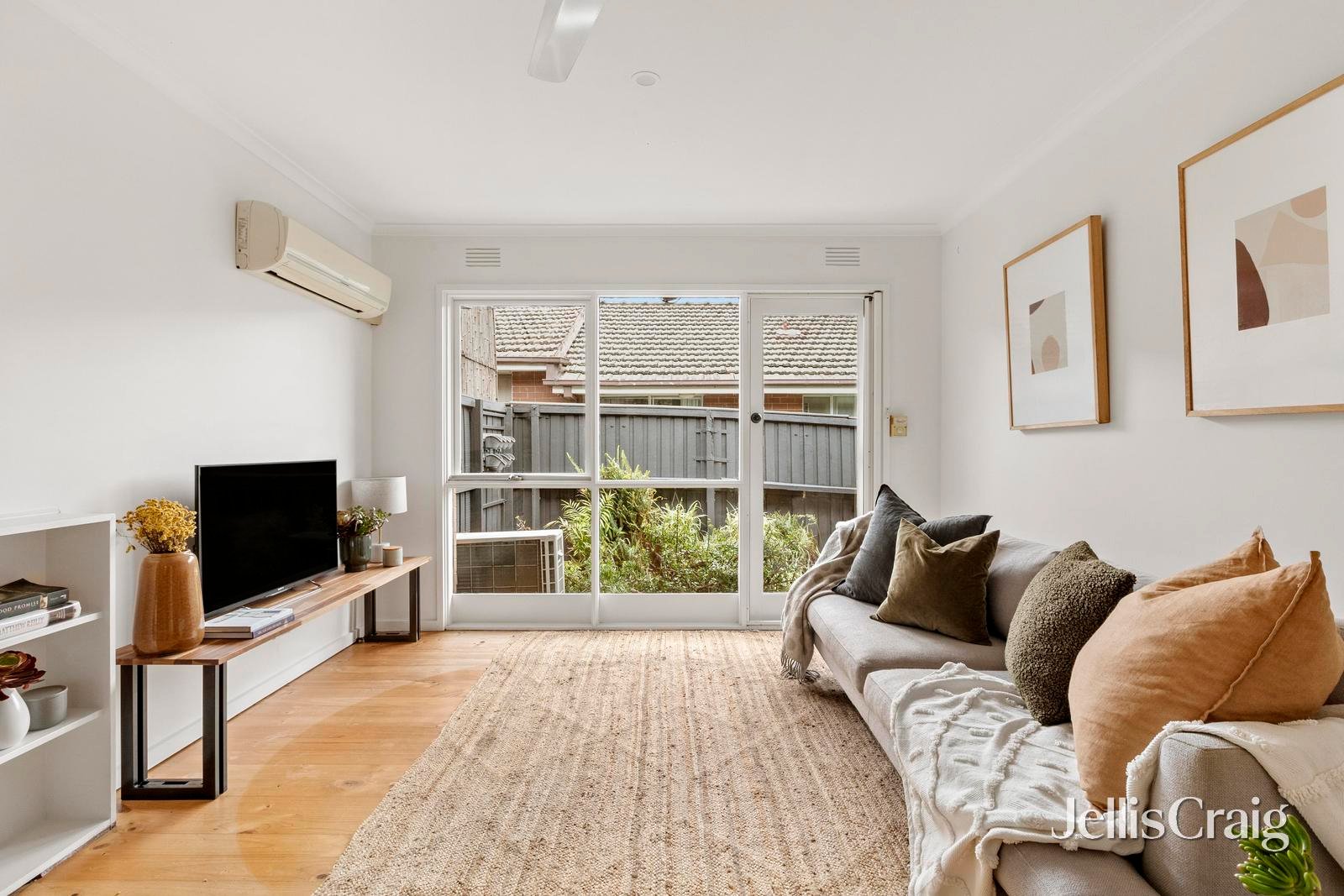 5/16 Schofield Street, Essendon image 2