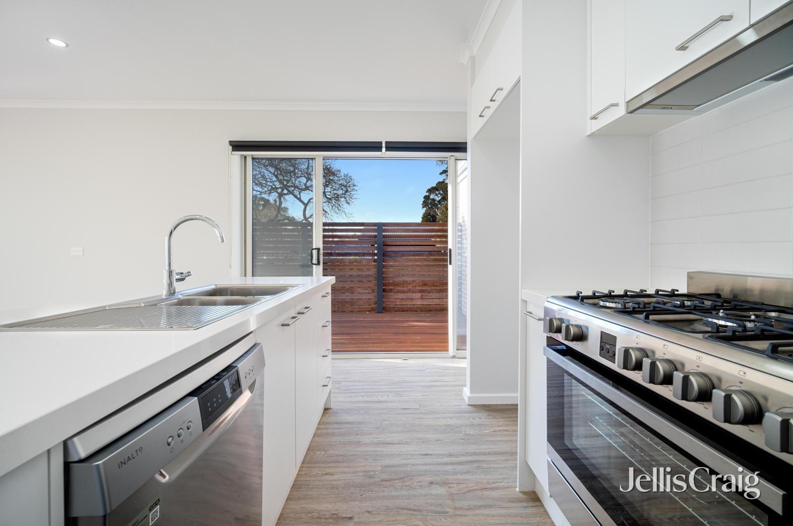 516 Tress Street, Golden&nbsp;Point image 5