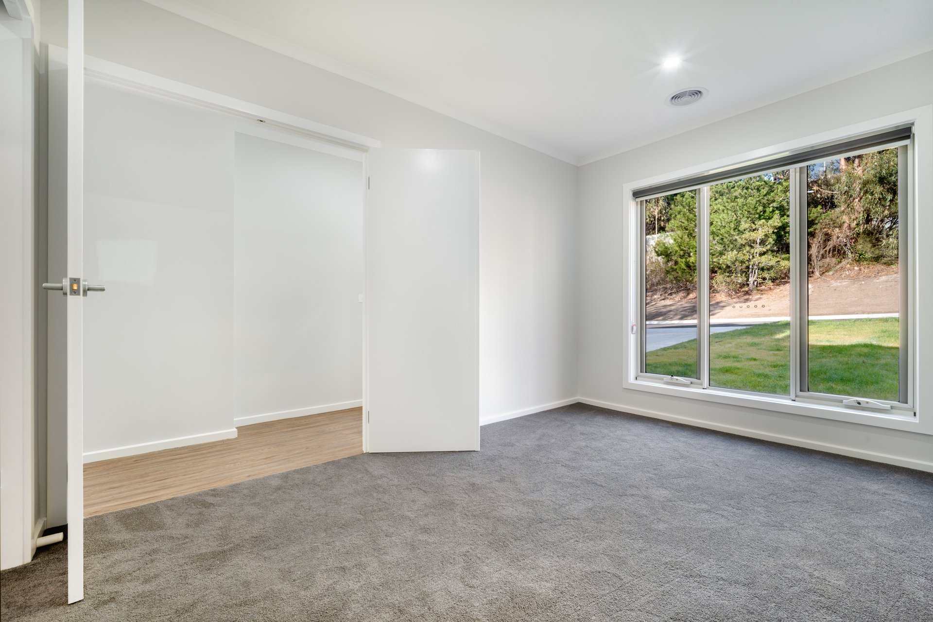 516 Tress Street, Golden Point image 3