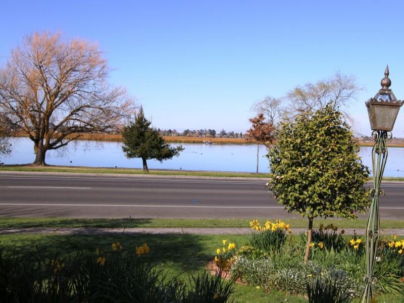 516 Wendouree Parade, Lake Wendouree image 13