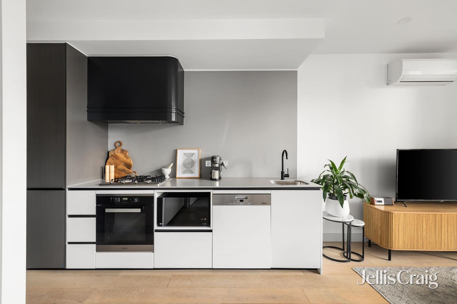 516/33 Judd Street, Richmond image 2