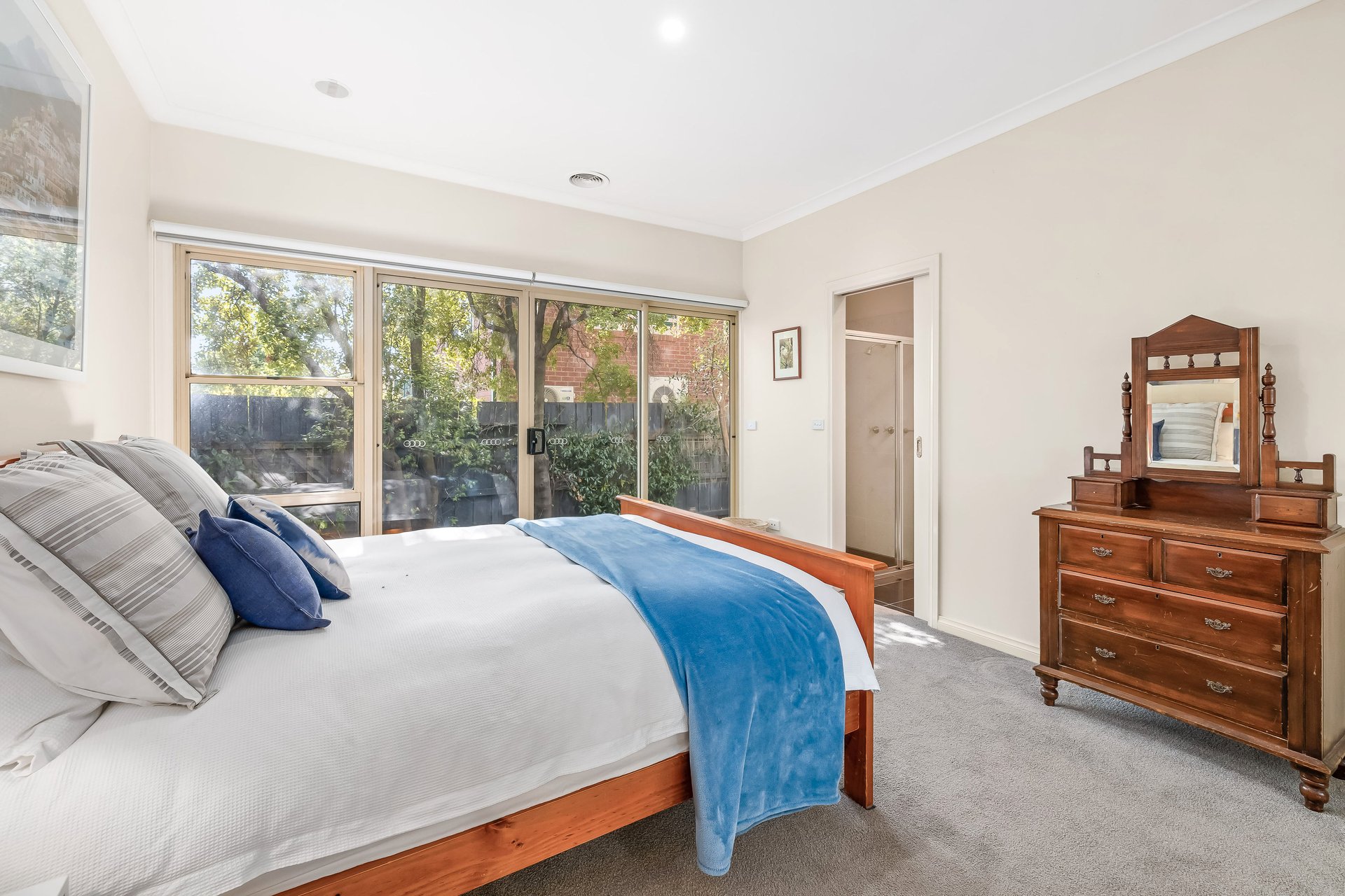 Property Gallery Thumbnail 3