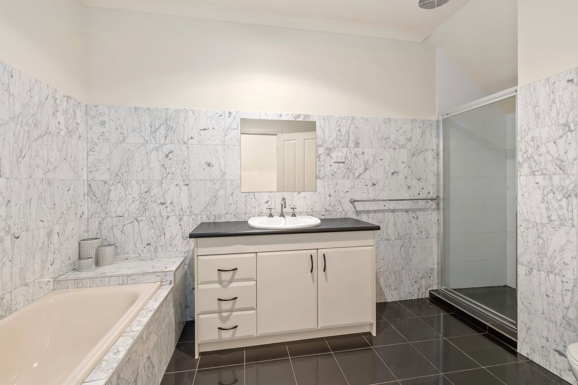 Property Gallery Thumbnail 4