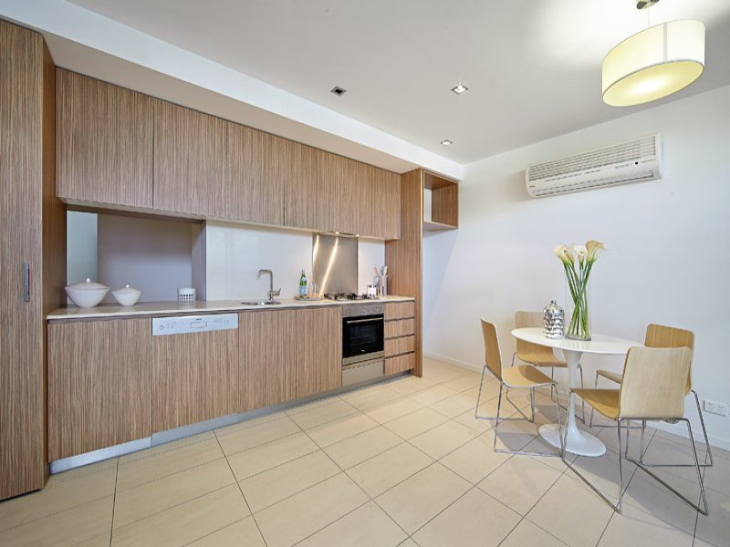 5/17 Pine Avenue, Elwood image 3