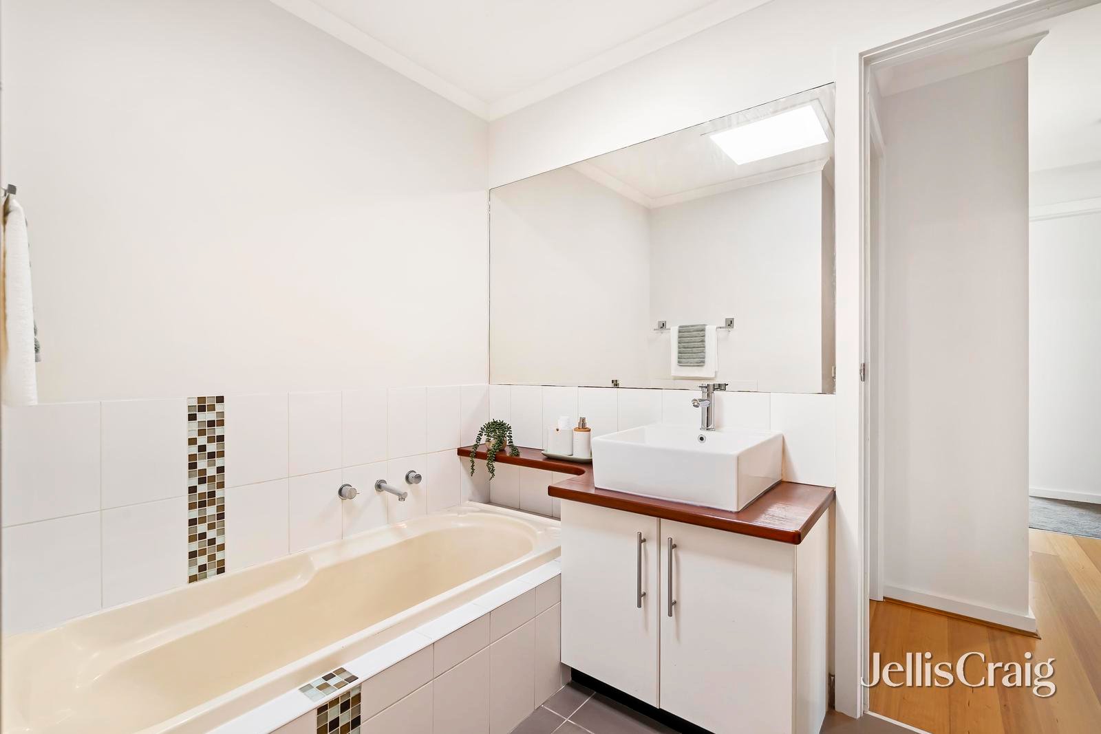 5/17 Silver Street, Eltham image 8