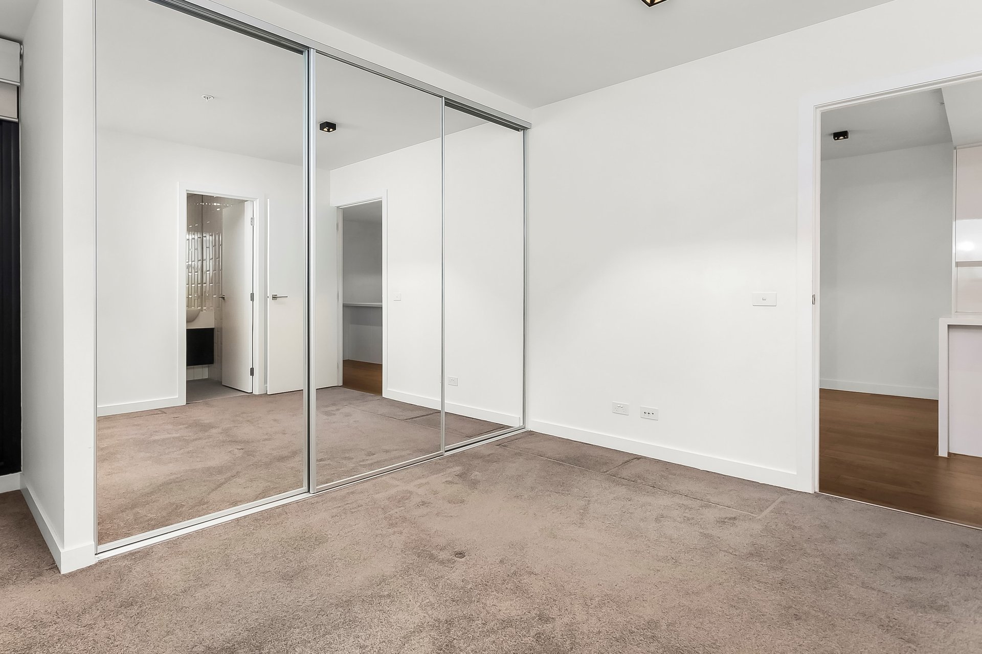 Property Gallery Thumbnail 3