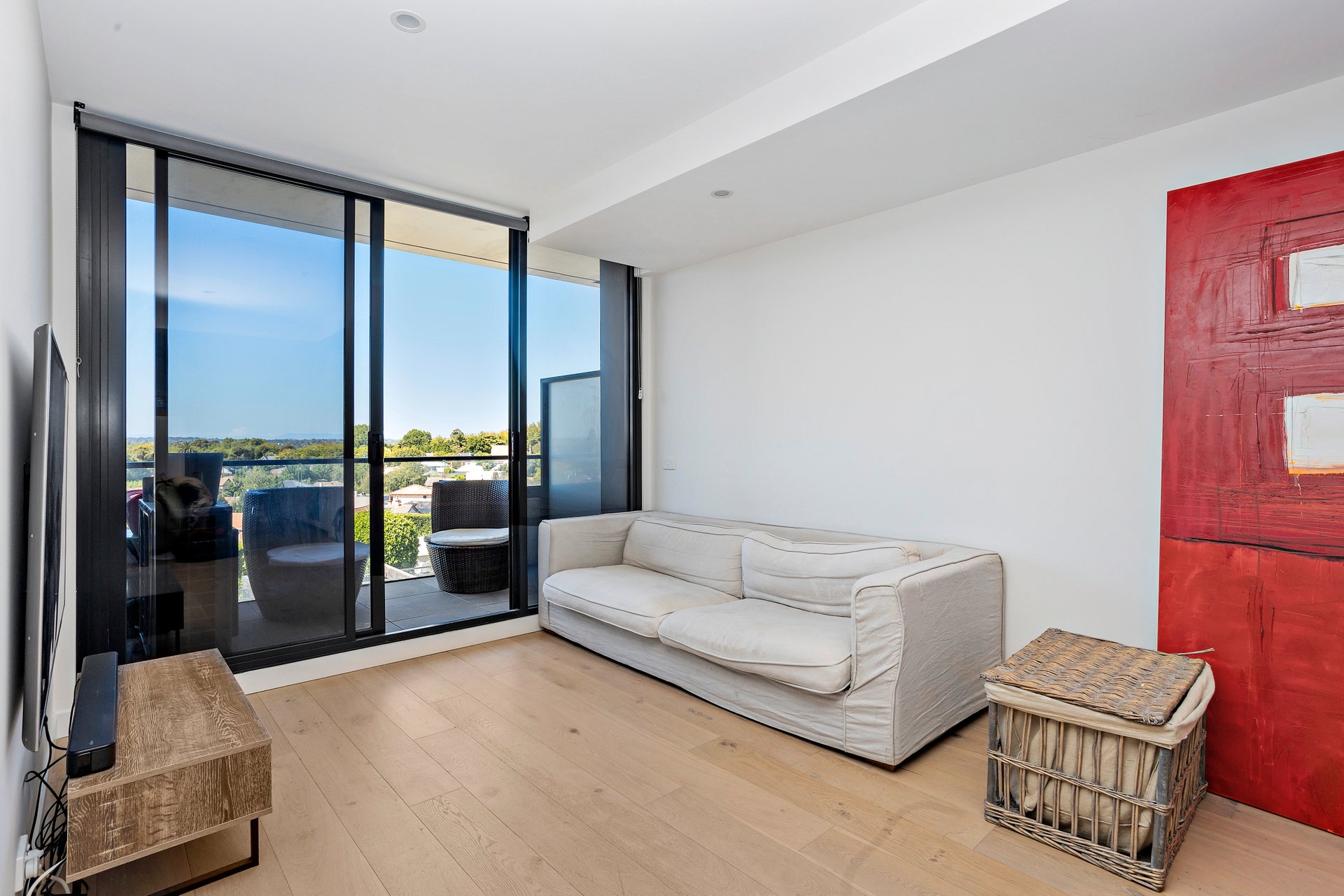 Property Gallery Thumbnail 3