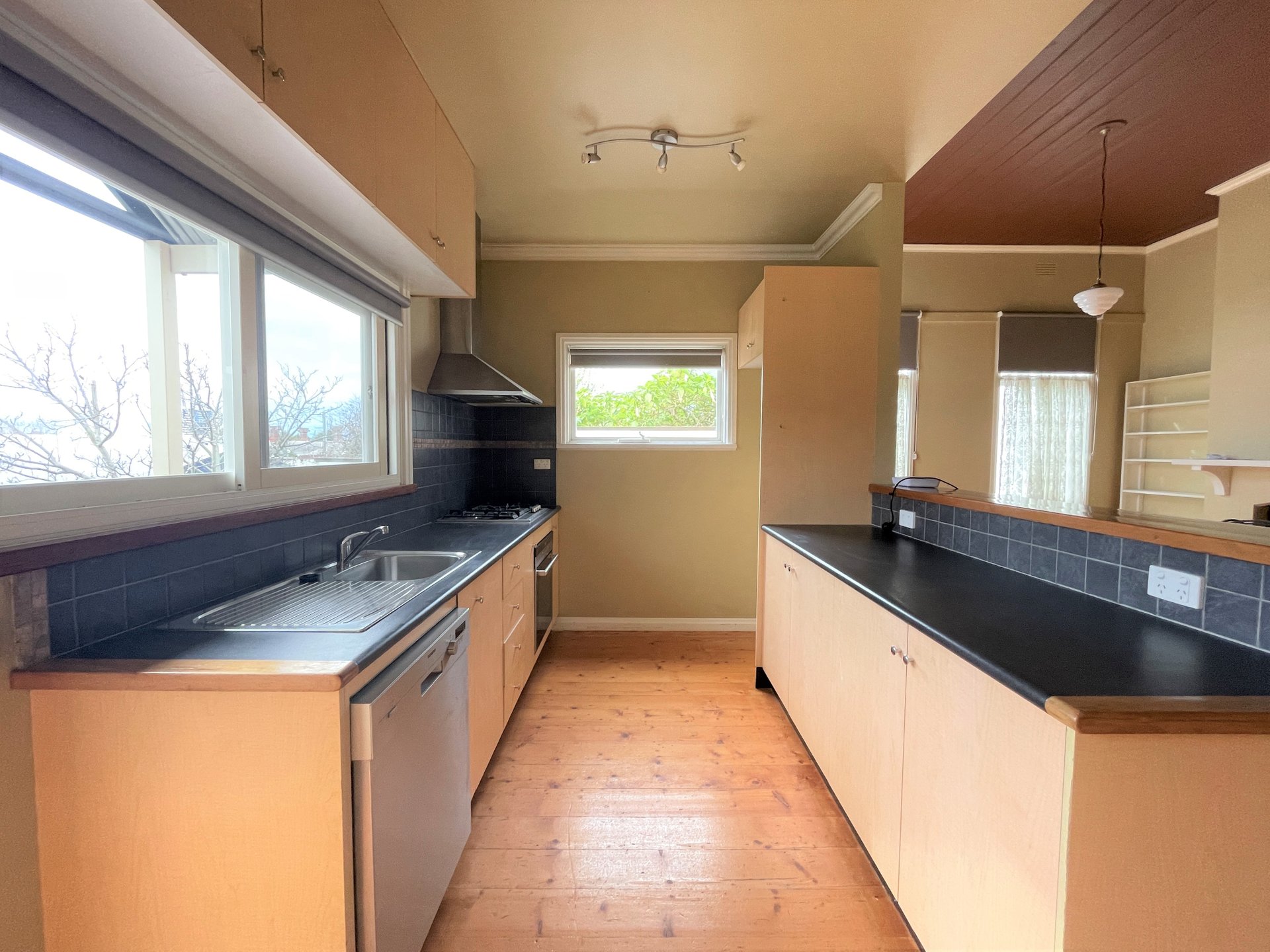 52 Aberdeen Street, Geelong West image 3