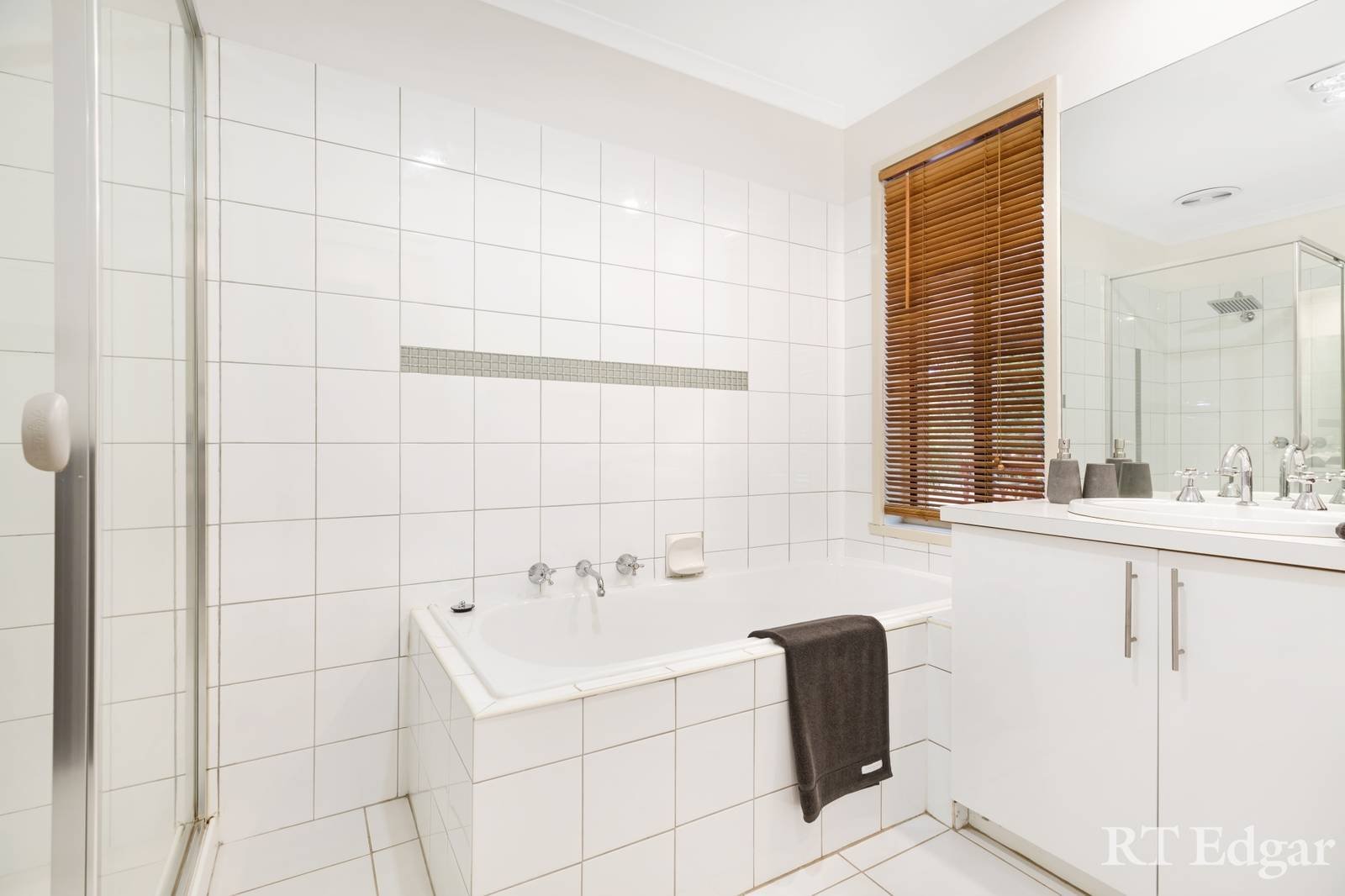 Property Gallery Thumbnail 9