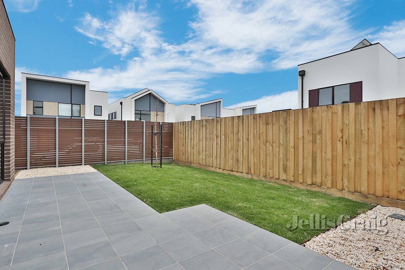 52 Copper Crescent, Burwood East image 9