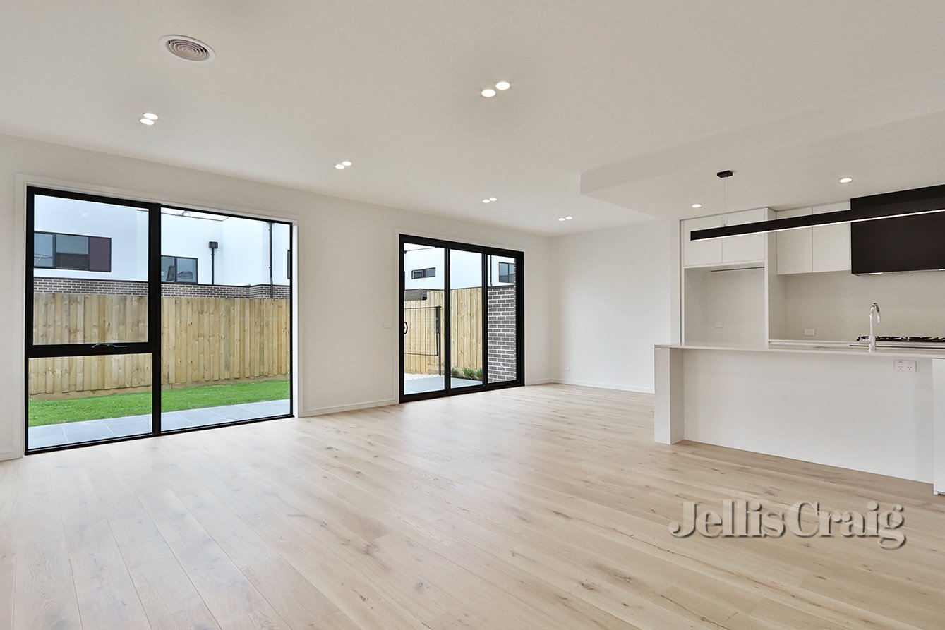 52 Copper Crescent, Burwood East image 2