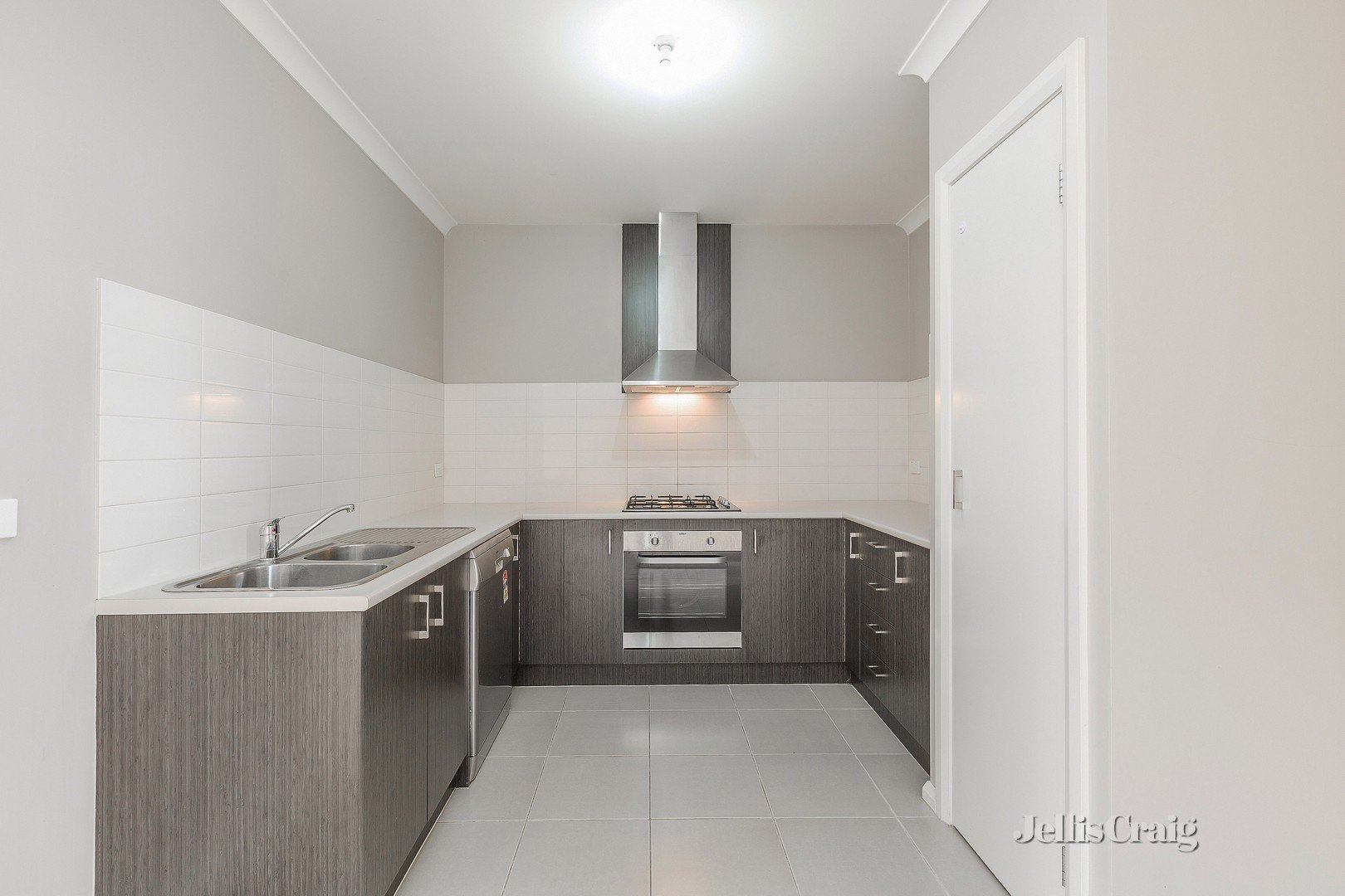 52 Featherbrook Drive, Point Cook image 5