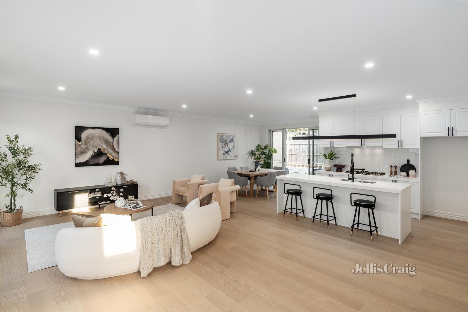 5/2 Fitzroy Grove, Chadstone image 3