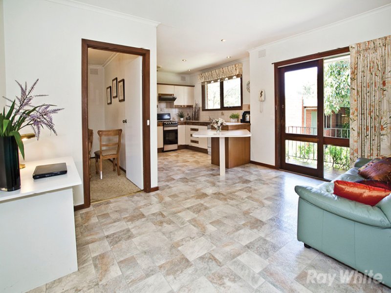 52 Guinevere Parade, Glen Waverley image 3