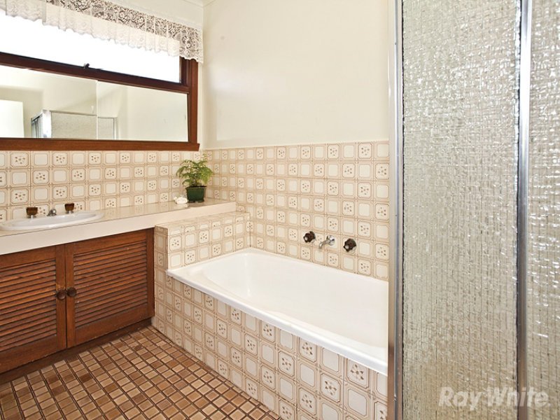 52 Guinevere Parade, Glen Waverley image 9