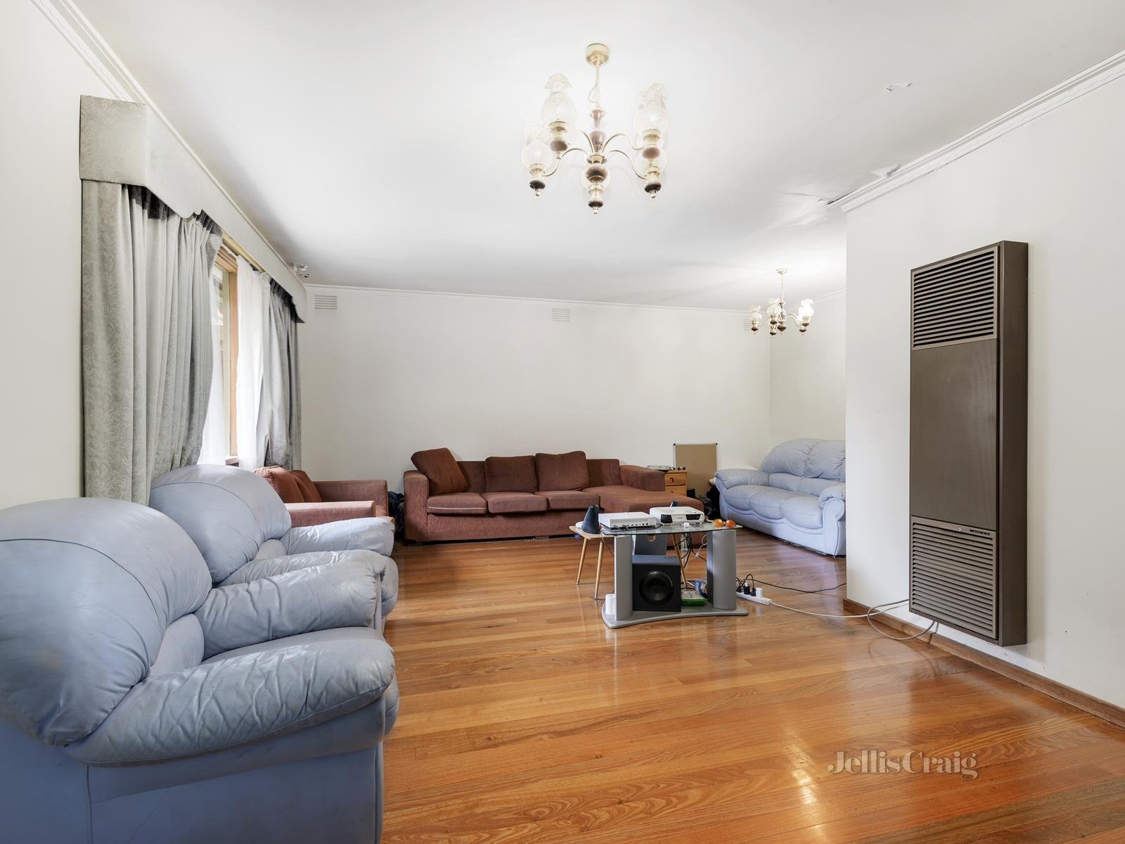 52 Guinevere Parade, Glen Waverley image 2