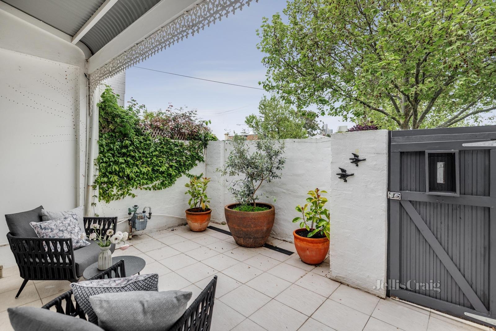 52 Herbert Street, Albert Park image 3