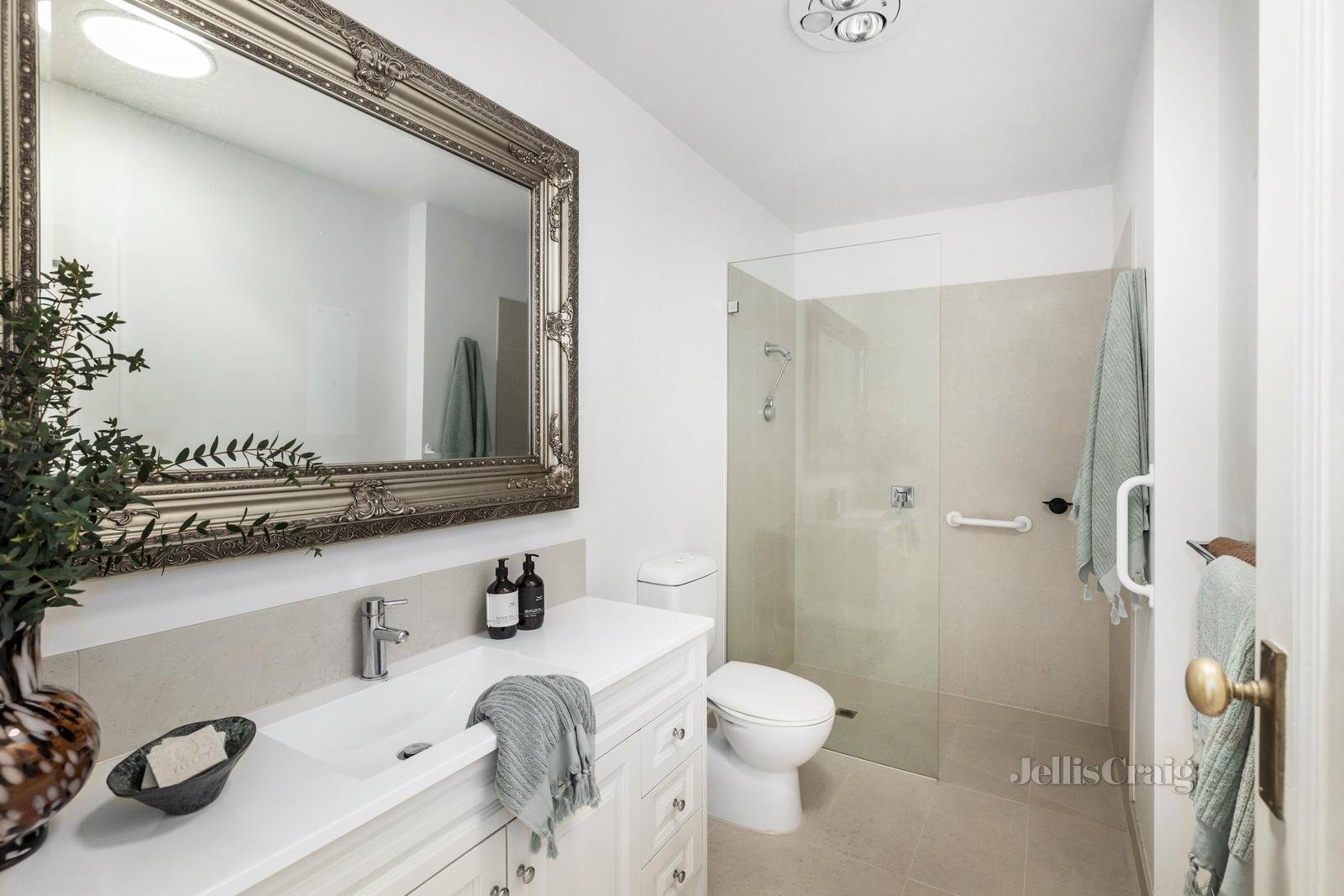 52 Herbert Street, Albert Park image 9
