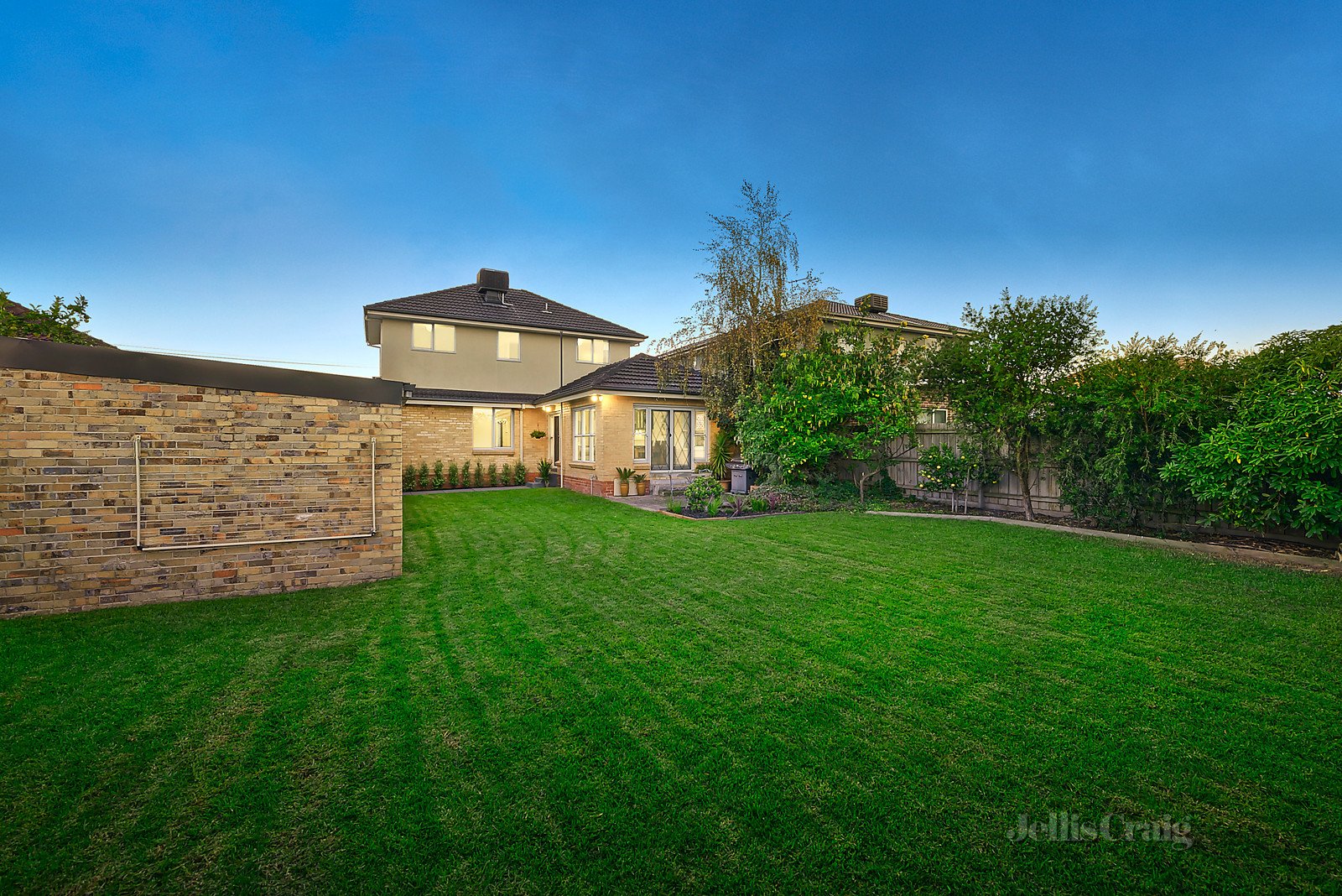 52 Howard Avenue, Mount Waverley image 9