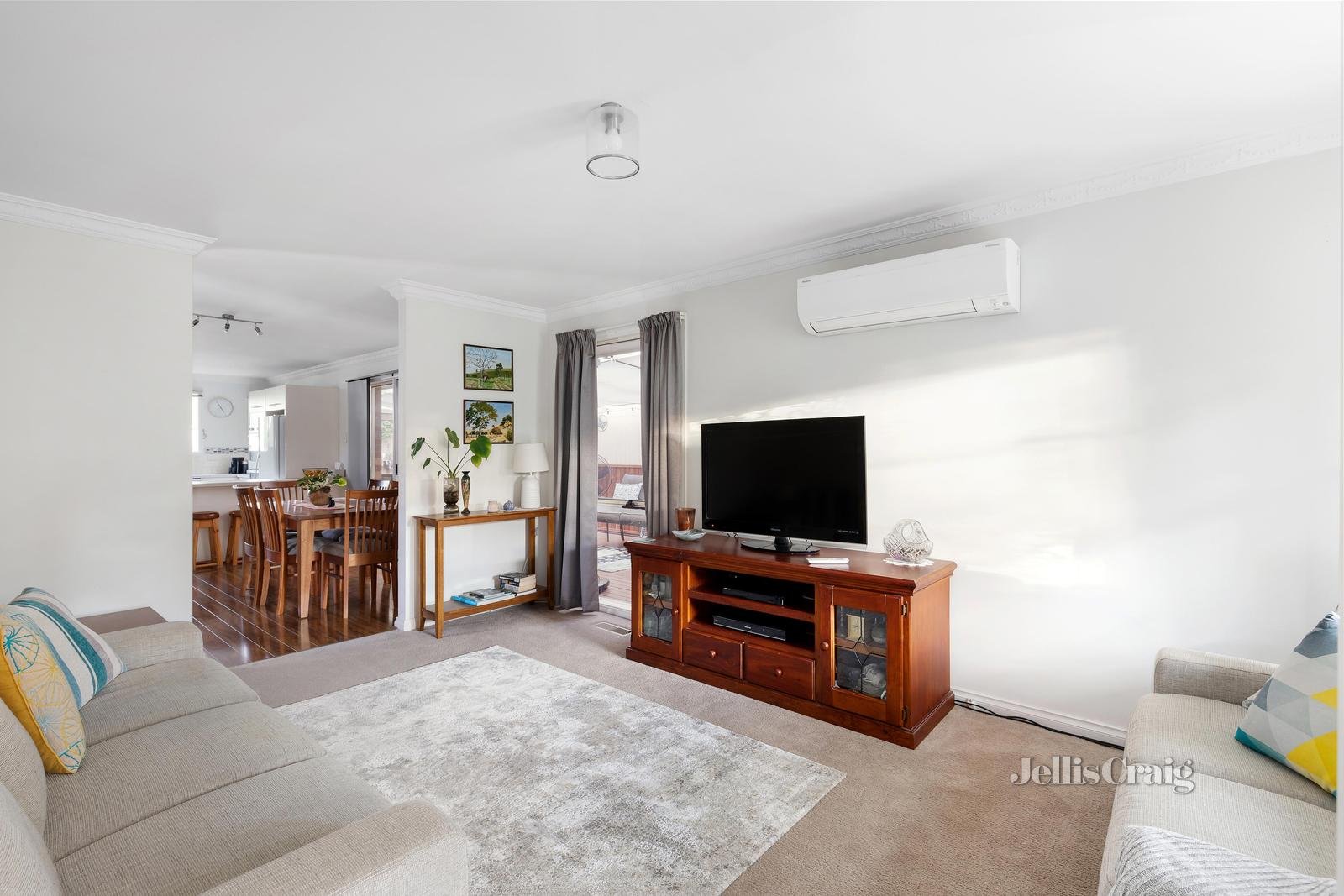 52 Leach Street, Briar Hill image 2