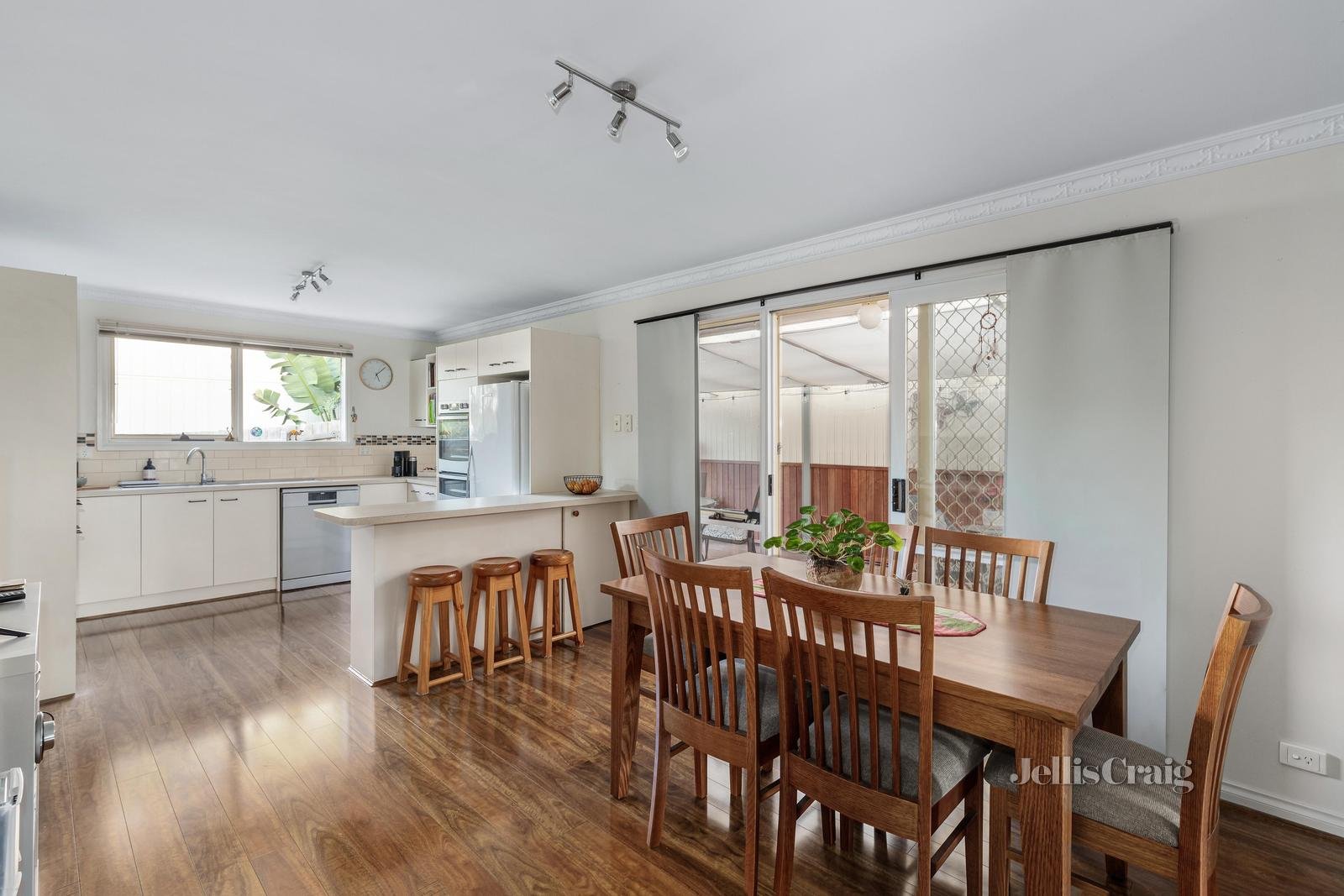 52 Leach Street, Briar Hill image 5
