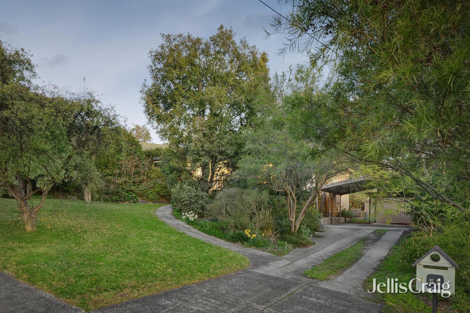 52 Luck Street, Eltham image 2