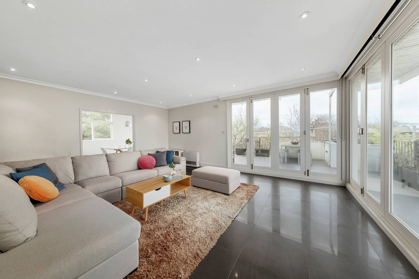 5/2 Maple Grove, Toorak image 1