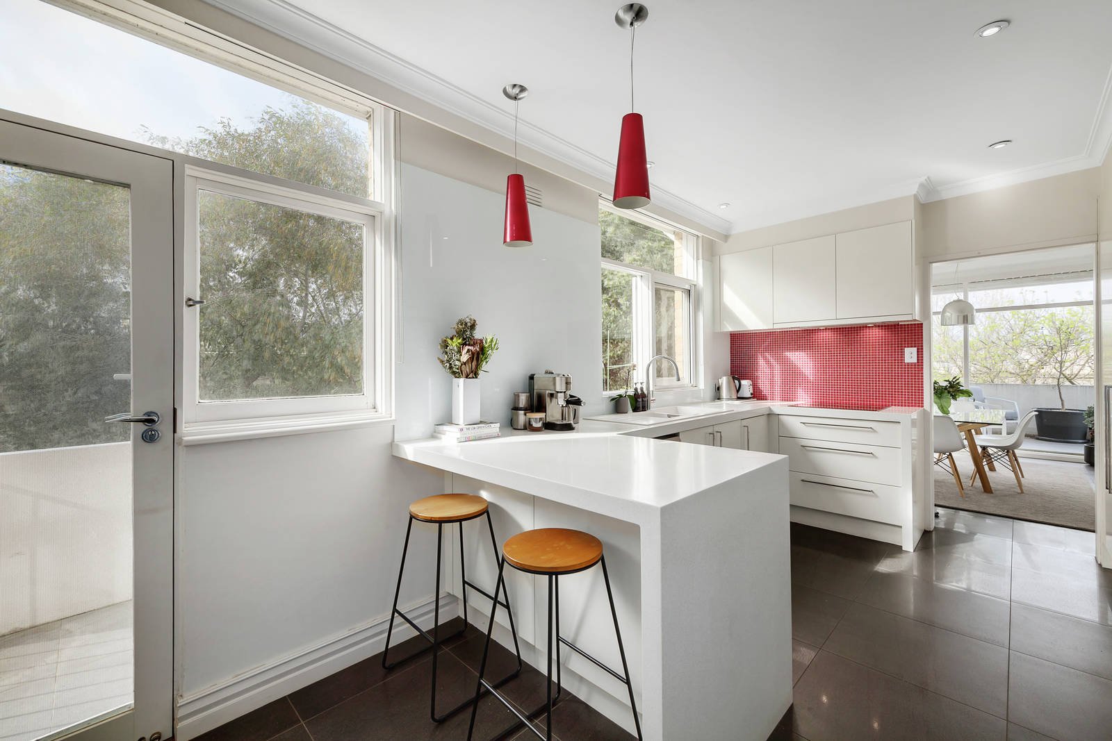 5/2 Maple Grove, Toorak image 3
