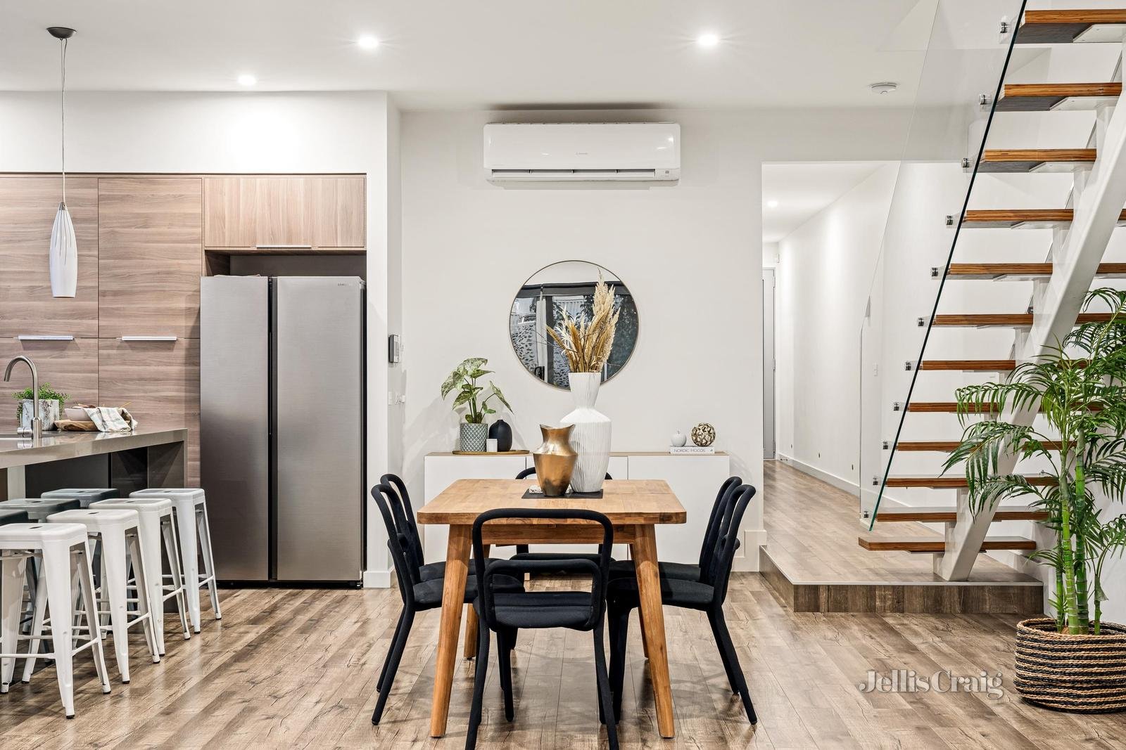 52 McSwain Street, Parkdale image 5