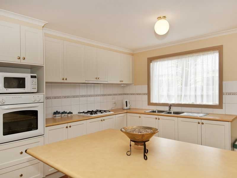 52 Meadenhall Drive, St Albans Park image 2