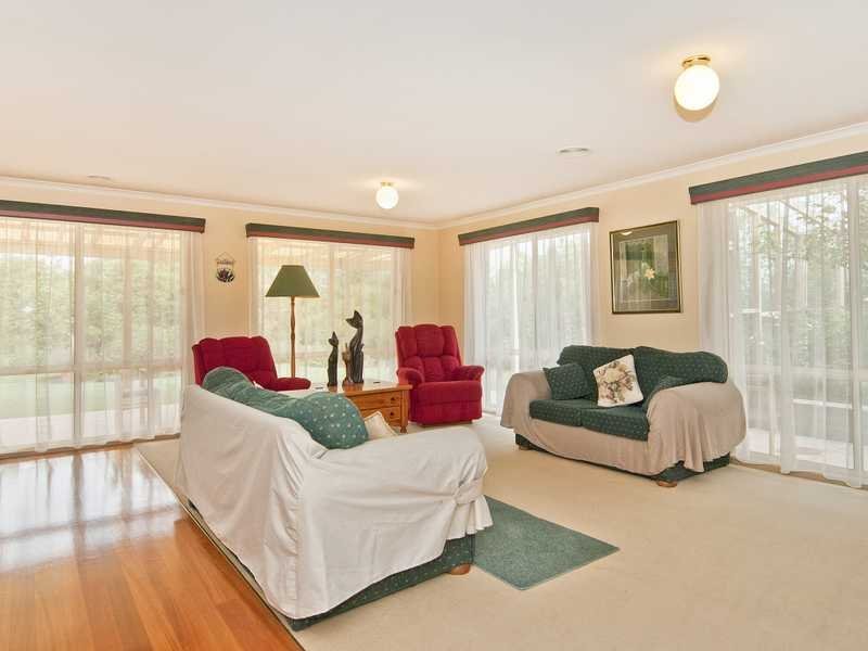 52 Meadenhall Drive, St Albans Park image 3