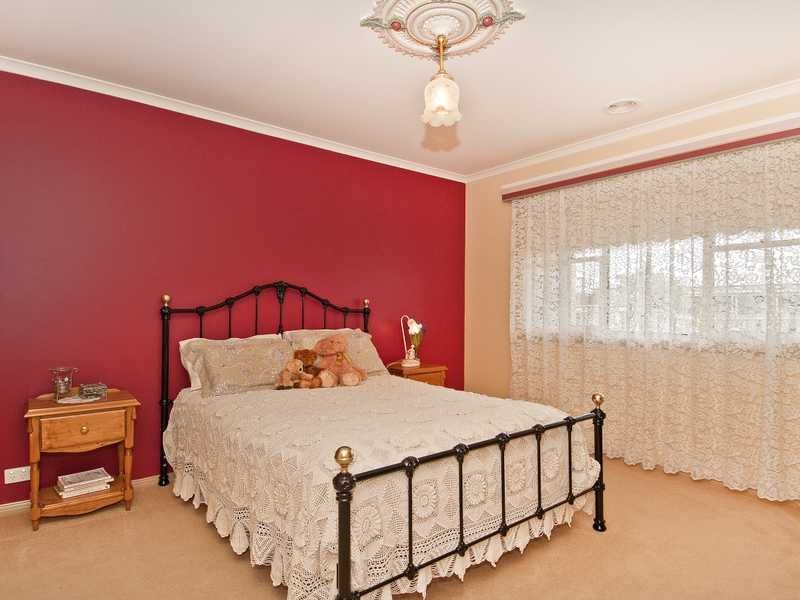52 Meadenhall Drive, St Albans Park image 7