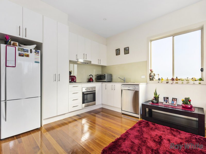 5/2 Minna Street, Blackburn image 2