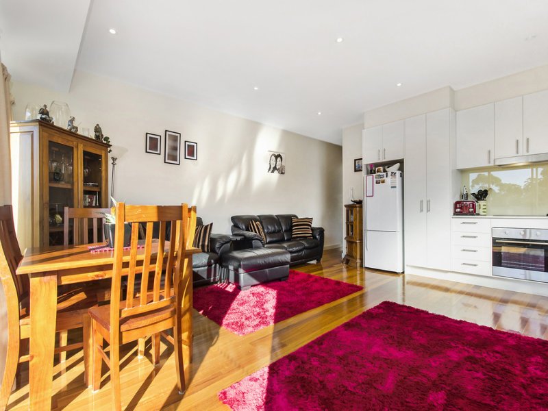 5/2 Minna Street, Blackburn image 4